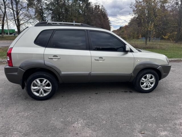 Хендай Туксон 2008 в Жмеренке на Automoto.ua Серый Хендай Туксон, объемом двигателя 2 л и пробегом 228 тыс. км за 6900 $, фото 5 на Automoto.ua