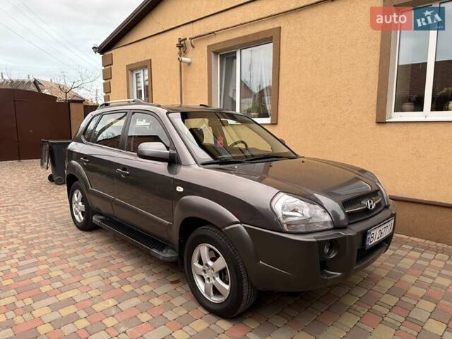 Хендай Туксон 2008 в Миргороде на Automoto.ua Серый Хендай Туксон, объемом двигателя 1.98 л и пробегом 177 тыс. км за 7950 $, фото 13 на Automoto.ua
