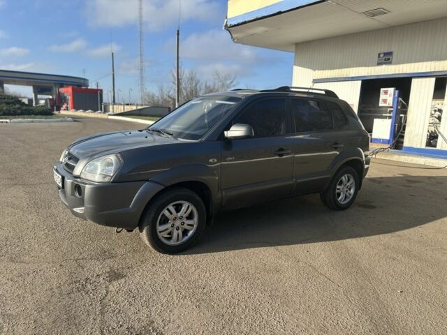 Серый Хендай Туксон, объемом двигателя 0 л и пробегом 170 тыс. км за 8500 $, фото 1 на Automoto.ua