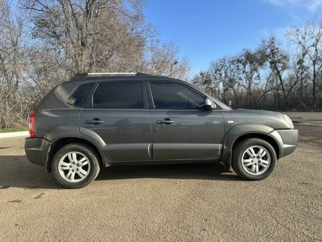 Серый Хендай Туксон, объемом двигателя 0 л и пробегом 170 тыс. км за 8500 $, фото 6 на Automoto.ua