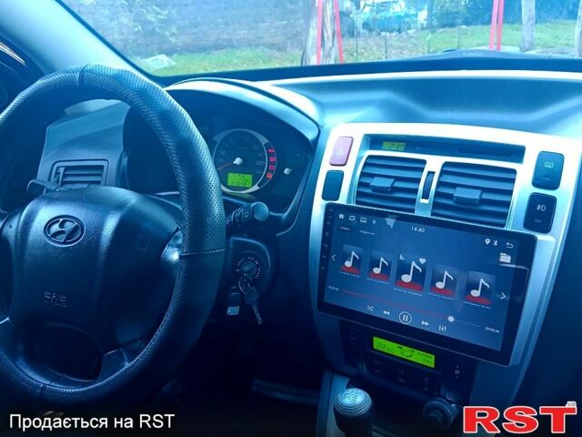 Сірий Хендай Туксон, об'ємом двигуна 2 л та пробігом 216 тис. км за 8200 $, фото 3 на Automoto.ua