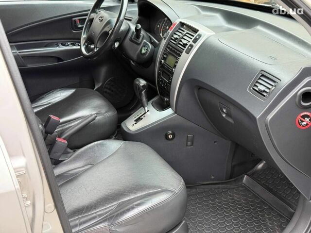 Сірий Хендай Туксон, об'ємом двигуна 2.7 л та пробігом 210 тис. км за 9290 $, фото 18 на Automoto.ua