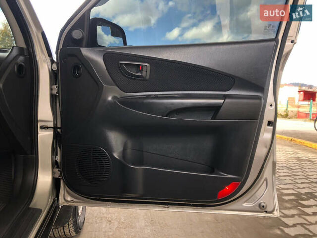 Хендай Туксон 2008 в Турке на Automoto.ua Серый Хендай Туксон, объемом двигателя 2 л и пробегом 274 тыс. км за 7200 $, фото 26 на Automoto.ua