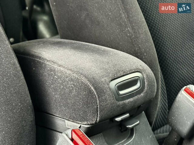 Сірий Хендай Туксон, об'ємом двигуна 2 л та пробігом 213 тис. км за 8500 $, фото 33 на Automoto.ua