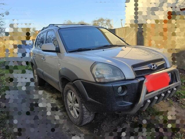 Серый Хендай Туксон, объемом двигателя 2 л и пробегом 220 тыс. км за 8000 $, фото 5 на Automoto.ua