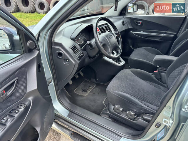 Хендай Туксон 2008 в Новой Ушице на Automoto.ua Серый Хендай Туксон, объемом двигателя 1.98 л и пробегом 229 тыс. км за 8200 $, фото 29 на Automoto.ua