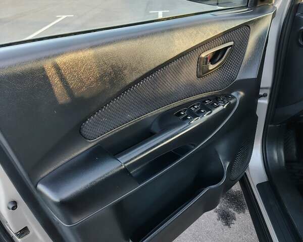 Хендай Туксон 2008 у Вінниці на Automoto.ua Сірий Хендай Туксон, об'ємом двигуна 1.98 л та пробігом 126 тис. км за 8350 $, фото 8 на Automoto.ua