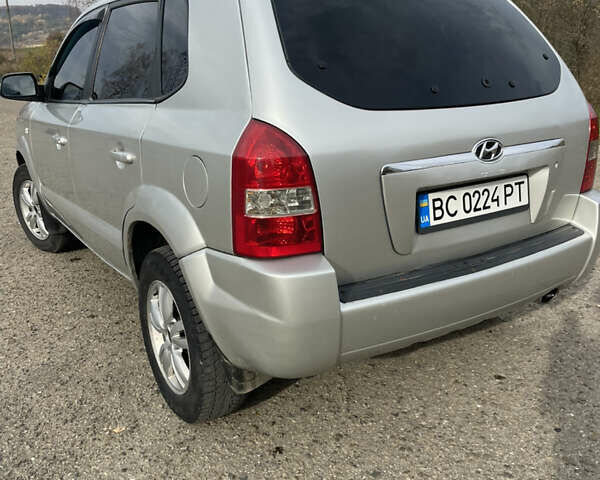 Сірий Хендай Туксон, об'ємом двигуна 1.98 л та пробігом 210 тис. км за 4999 $, фото 10 на Automoto.ua