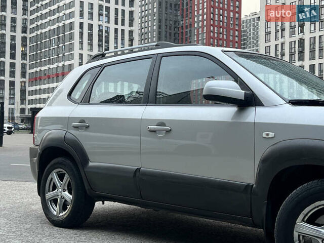 Хендай Туксон 2008 в Киеве на Automoto.ua Серый Хендай Туксон, объемом двигателя 2 л и пробегом 187 тыс. км за 7250 $, фото 11 на Automoto.ua