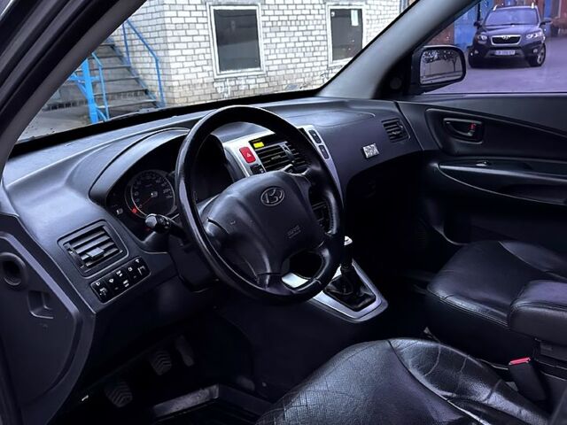 Сірий Хендай Туксон, об'ємом двигуна 2 л та пробігом 240 тис. км за 7850 $, фото 6 на Automoto.ua