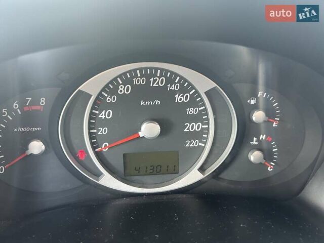 Сірий Хендай Туксон, об'ємом двигуна 1.98 л та пробігом 413 тис. км за 7300 $, фото 3 на Automoto.ua