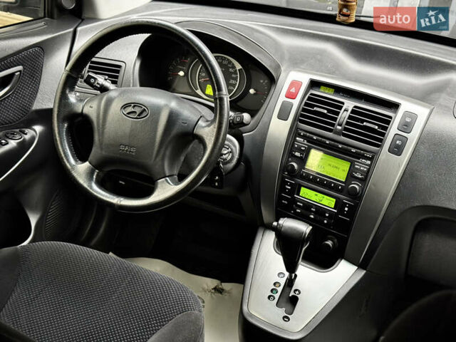 Сірий Хендай Туксон, об'ємом двигуна 2 л та пробігом 213 тис. км за 8500 $, фото 1 на Automoto.ua