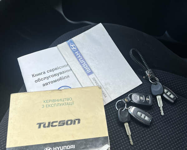 Сірий Хендай Туксон, об'ємом двигуна 1.98 л та пробігом 130 тис. км за 8900 $, фото 21 на Automoto.ua