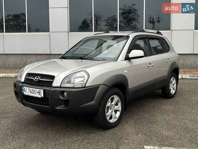 Серый Хендай Туксон, объемом двигателя 2 л и пробегом 263 тыс. км за 7300 $, фото 10 на Automoto.ua