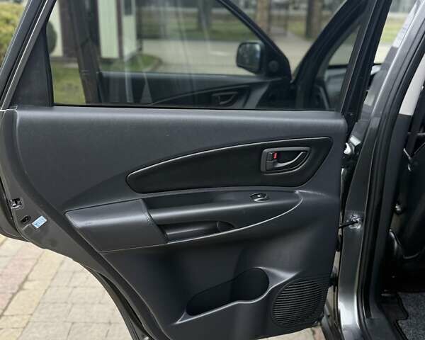 Сірий Хендай Туксон, об'ємом двигуна 2 л та пробігом 187 тис. км за 7700 $, фото 45 на Automoto.ua