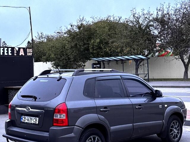 Сірий Хендай Туксон, об'ємом двигуна 2 л та пробігом 240 тис. км за 7850 $, фото 4 на Automoto.ua