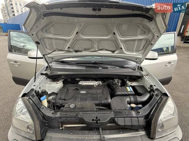 Серый Хендай Туксон, объемом двигателя 2 л и пробегом 163 тыс. км за 7800 $, фото 15 на Automoto.ua