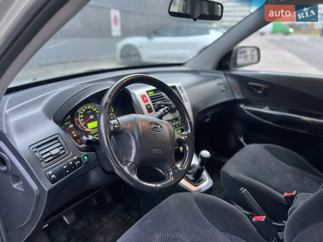 Хендай Туксон 2008 в Киеве на Automoto.ua Серый Хендай Туксон, объемом двигателя 2 л и пробегом 187 тыс. км за 7250 $, фото 33 на Automoto.ua