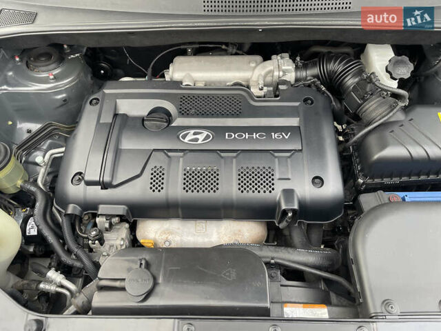 Сірий Хендай Туксон, об'ємом двигуна 2 л та пробігом 172 тис. км за 8550 $, фото 24 на Automoto.ua