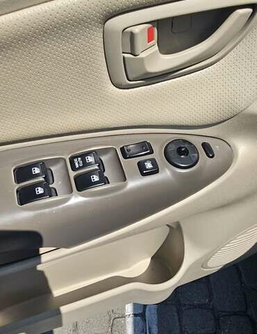 Сірий Хендай Туксон, об'ємом двигуна 1.98 л та пробігом 177 тис. км за 8500 $, фото 22 на Automoto.ua