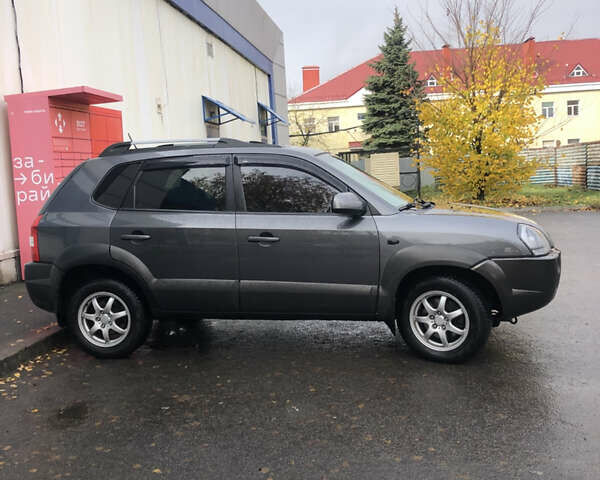 Хендай Туксон 2008 в Лубнах на Automoto.ua Серый Хендай Туксон, объемом двигателя 2.7 л и пробегом 247 тыс. км за 7200 $, фото 1 на Automoto.ua