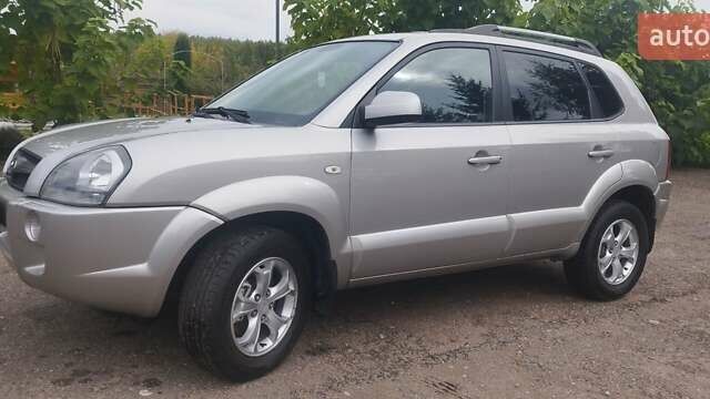 Хендай Туксон 2008 в Бердичеве на Automoto.ua Серый Хендай Туксон, объемом двигателя 1.98 л и пробегом 201 тыс. км за 8299 $, фото 8 на Automoto.ua