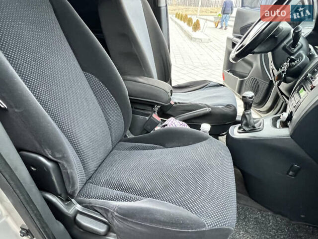 Серый Хендай Туксон, объемом двигателя 2 л и пробегом 176 тыс. км за 8300 $, фото 27 на Automoto.ua