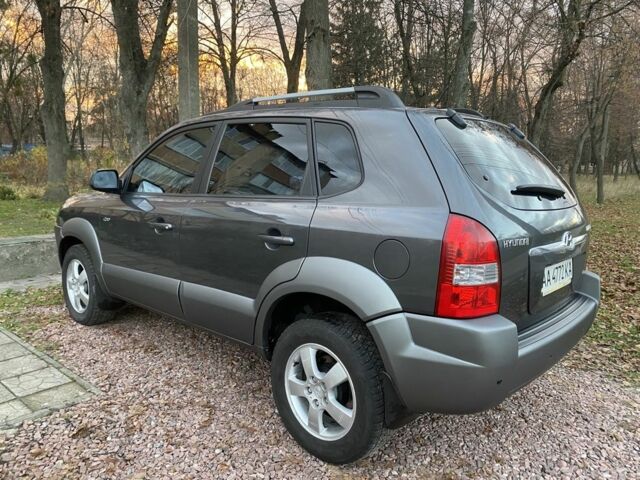 Сірий Хендай Туксон, об'ємом двигуна 2 л та пробігом 170 тис. км за 7600 $, фото 5 на Automoto.ua