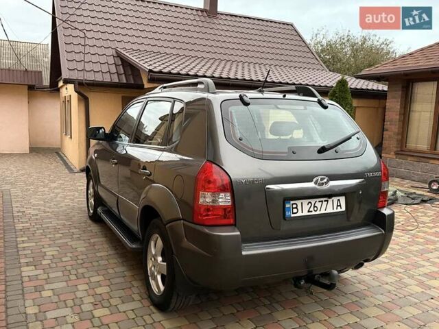 Хендай Туксон 2008 в Миргороде на Automoto.ua Серый Хендай Туксон, объемом двигателя 1.98 л и пробегом 177 тыс. км за 7950 $, фото 22 на Automoto.ua