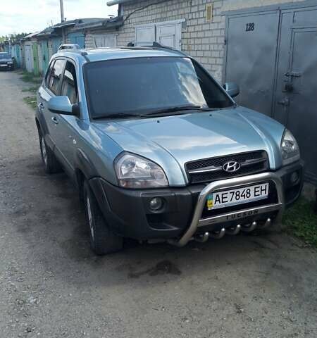 Серый Хендай Туксон, объемом двигателя 2.7 л и пробегом 256 тыс. км за 8700 $, фото 5 на Automoto.ua