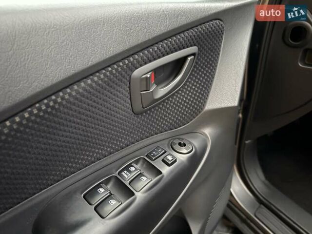 Хендай Туксон 2008 в Миргороде на Automoto.ua Серый Хендай Туксон, объемом двигателя 1.98 л и пробегом 177 тыс. км за 7950 $, фото 30 на Automoto.ua