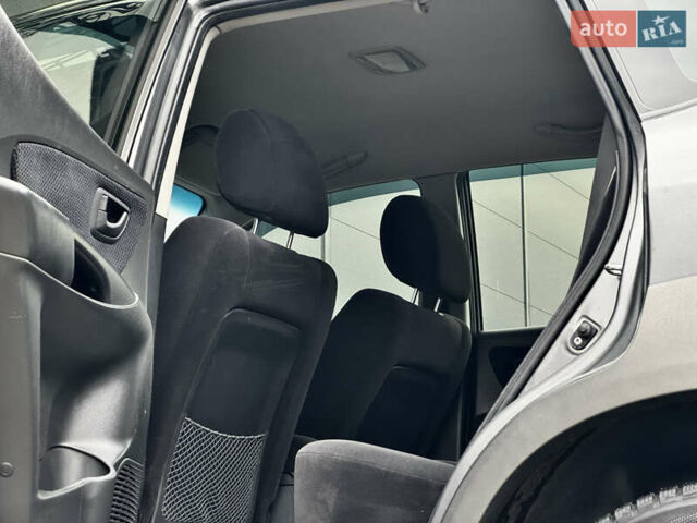 Сірий Хендай Туксон, об'ємом двигуна 2 л та пробігом 213 тис. км за 8500 $, фото 25 на Automoto.ua