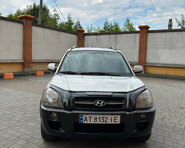 Серый Хендай Туксон, объемом двигателя 1.98 л и пробегом 225 тыс. км за 6299 $, фото 16 на Automoto.ua