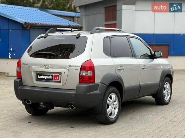 Серый Хендай Туксон, объемом двигателя 2.7 л и пробегом 210 тыс. км за 9290 $, фото 5 на Automoto.ua