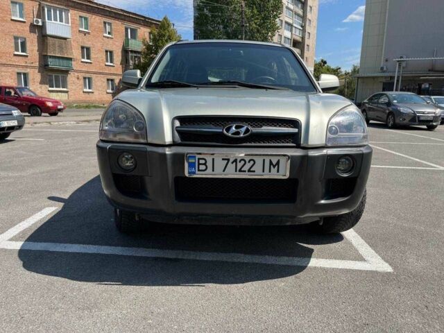 Серый Хендай Туксон, объемом двигателя 2 л и пробегом 265 тыс. км за 7599 $, фото 3 на Automoto.ua