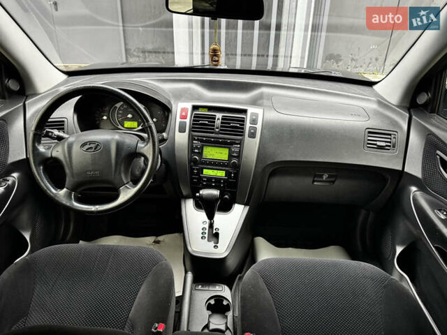 Сірий Хендай Туксон, об'ємом двигуна 2 л та пробігом 213 тис. км за 8500 $, фото 28 на Automoto.ua