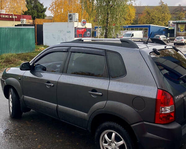 Хендай Туксон 2008 в Лубнах на Automoto.ua Серый Хендай Туксон, объемом двигателя 2.7 л и пробегом 247 тыс. км за 7200 $, фото 3 на Automoto.ua