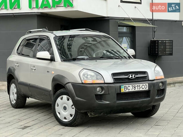 Серый Хендай Туксон, объемом двигателя 2 л и пробегом 176 тыс. км за 8300 $, фото 3 на Automoto.ua