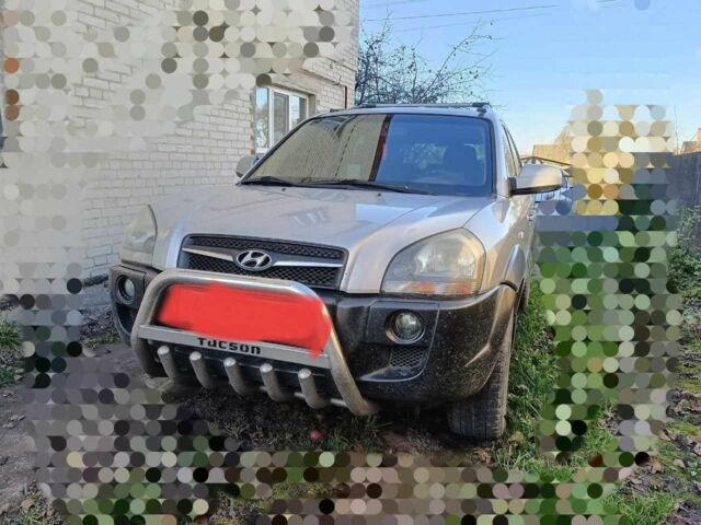 Серый Хендай Туксон, объемом двигателя 2 л и пробегом 220 тыс. км за 8000 $, фото 4 на Automoto.ua