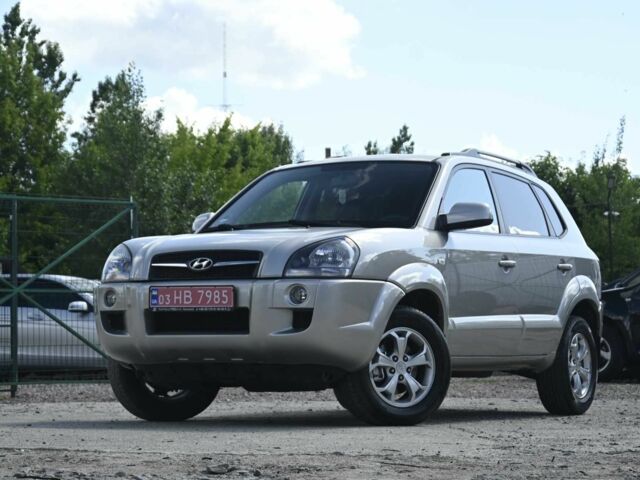 Серый Хендай Туксон, объемом двигателя 2 л и пробегом 201 тыс. км за 8400 $, фото 3 на Automoto.ua