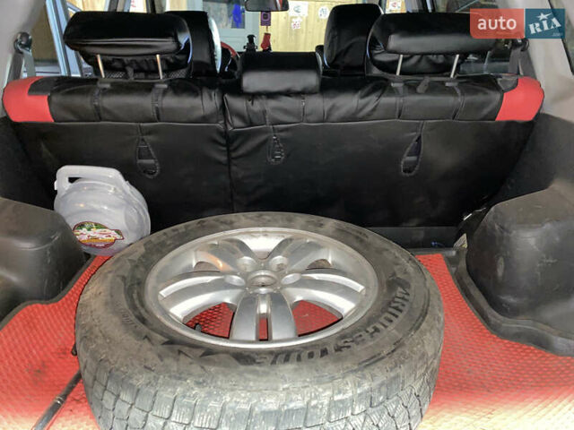 Сірий Хендай Туксон, об'ємом двигуна 2.02 л та пробігом 226 тис. км за 9200 $, фото 26 на Automoto.ua