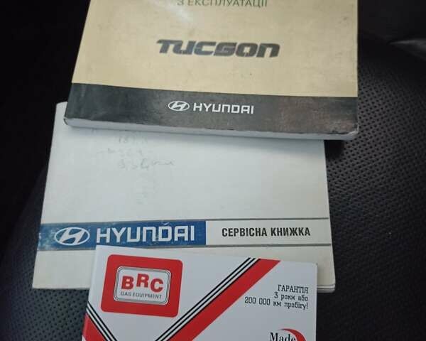 Сірий Хендай Туксон, об'ємом двигуна 1.98 л та пробігом 204 тис. км за 8200 $, фото 30 на Automoto.ua