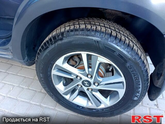 Сірий Хендай Туксон, об'ємом двигуна 2 л та пробігом 216 тис. км за 8200 $, фото 2 на Automoto.ua