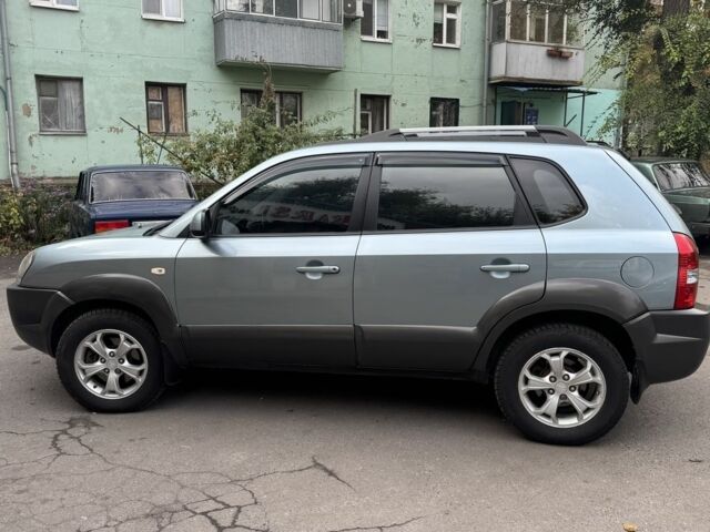Сірий Хендай Туксон, об'ємом двигуна 2 л та пробігом 169 тис. км за 8000 $, фото 4 на Automoto.ua