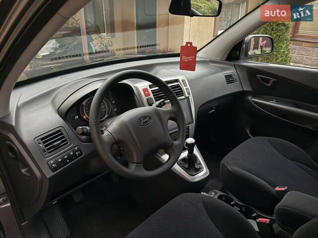 Хендай Туксон 2008 в Миргороде на Automoto.ua Серый Хендай Туксон, объемом двигателя 1.98 л и пробегом 177 тыс. км за 7950 $, фото 33 на Automoto.ua