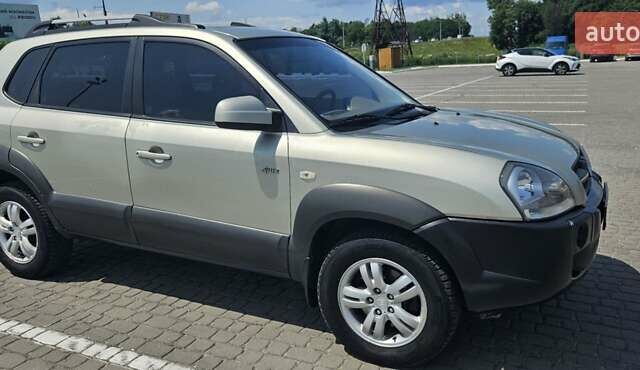 Сірий Хендай Туксон, об'ємом двигуна 1.98 л та пробігом 177 тис. км за 8500 $, фото 8 на Automoto.ua