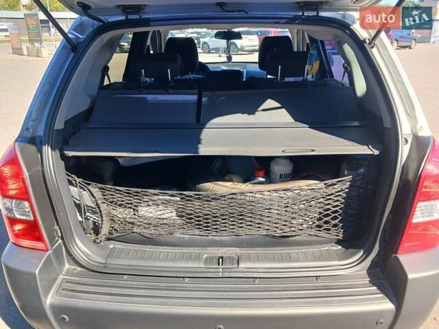Хендай Туксон 2008 у Полтаві на Automoto.ua Сірий Хендай Туксон, об'ємом двигуна 2 л та пробігом 222 тис. км за 7200 $, фото 30 на Automoto.ua