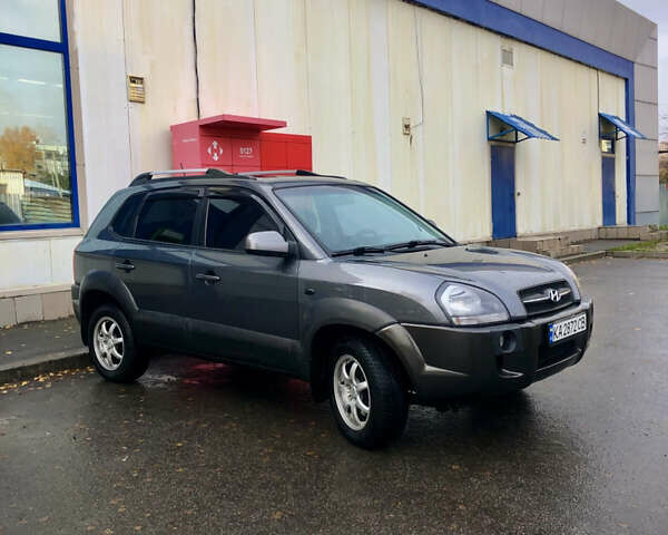 Хендай Туксон 2008 в Лубнах на Automoto.ua Серый Хендай Туксон, объемом двигателя 2.7 л и пробегом 247 тыс. км за 7200 $, фото 2 на Automoto.ua