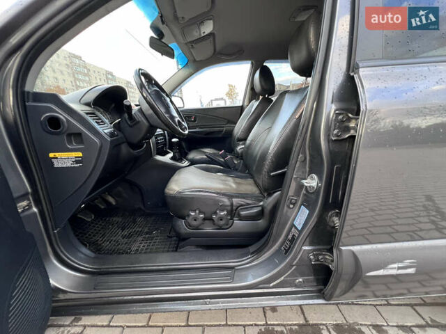 Серый Хендай Туксон, объемом двигателя 2 л и пробегом 210 тыс. км за 7700 $, фото 6 на Automoto.ua