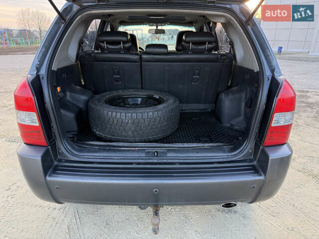 Сірий Хендай Туксон, об'ємом двигуна 1.98 л та пробігом 220 тис. км за 8200 $, фото 11 на Automoto.ua